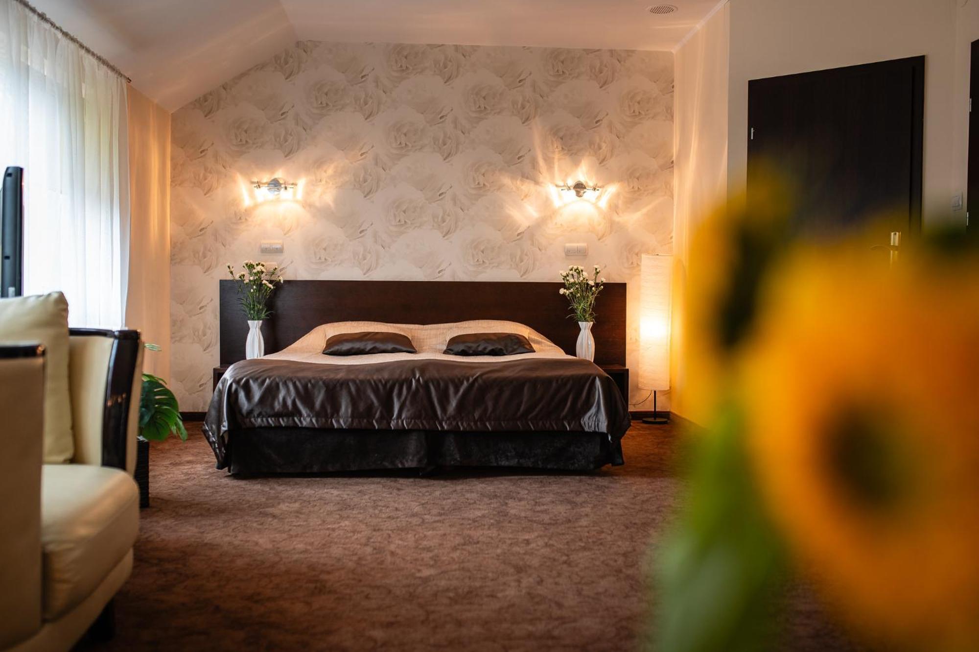 Hotel Alta Brzozów Extérieur photo