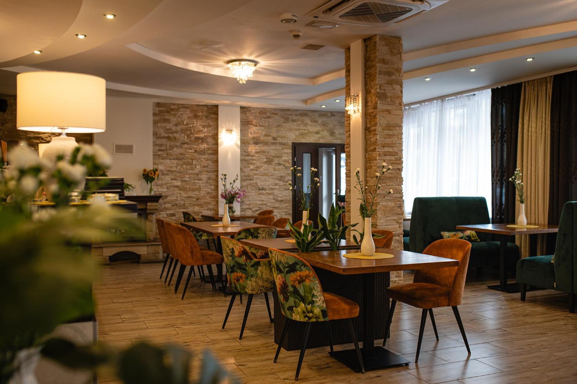 Hotel Alta Brzozów Extérieur photo