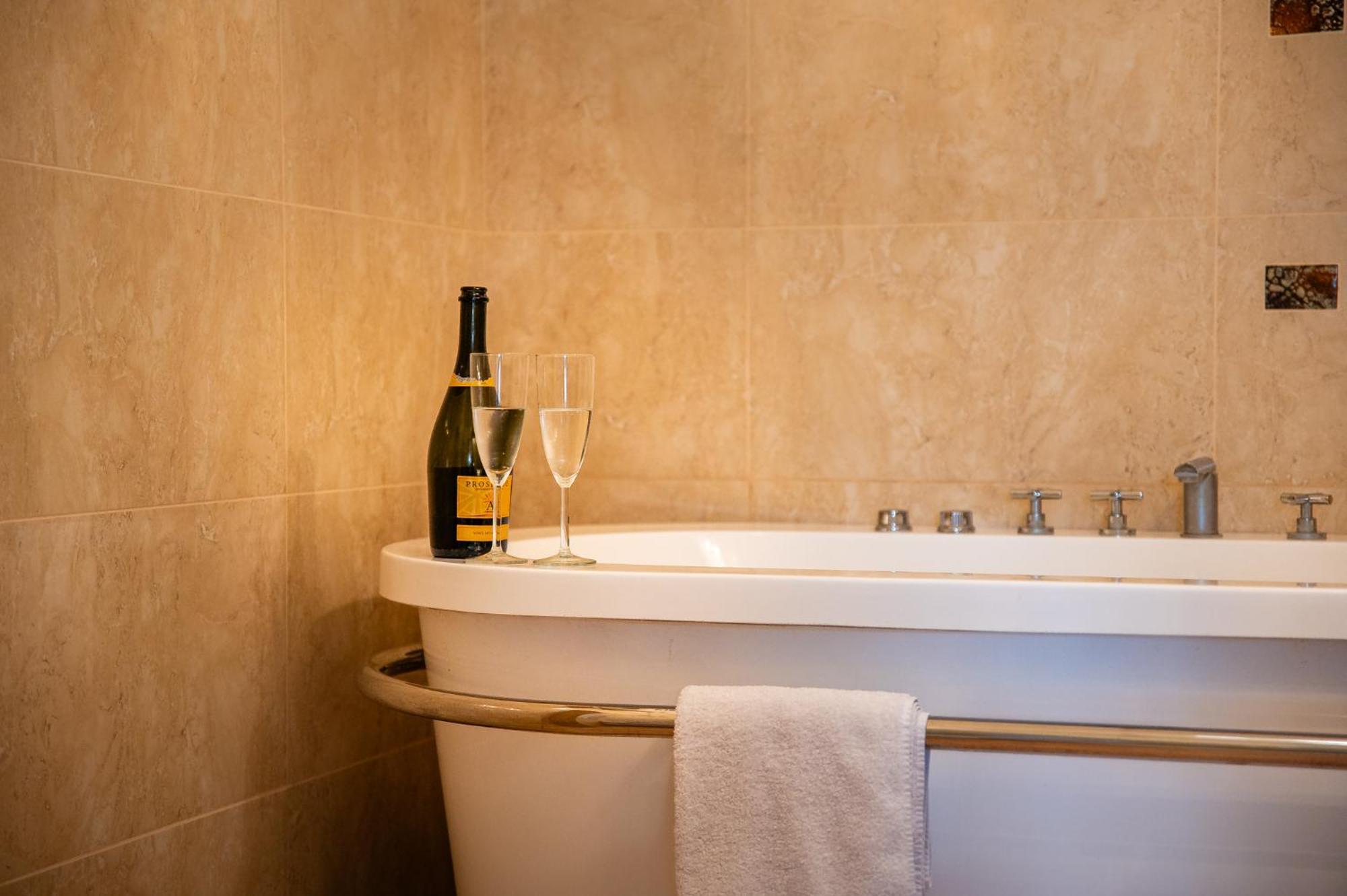 Hotel Alta Brzozów Extérieur photo