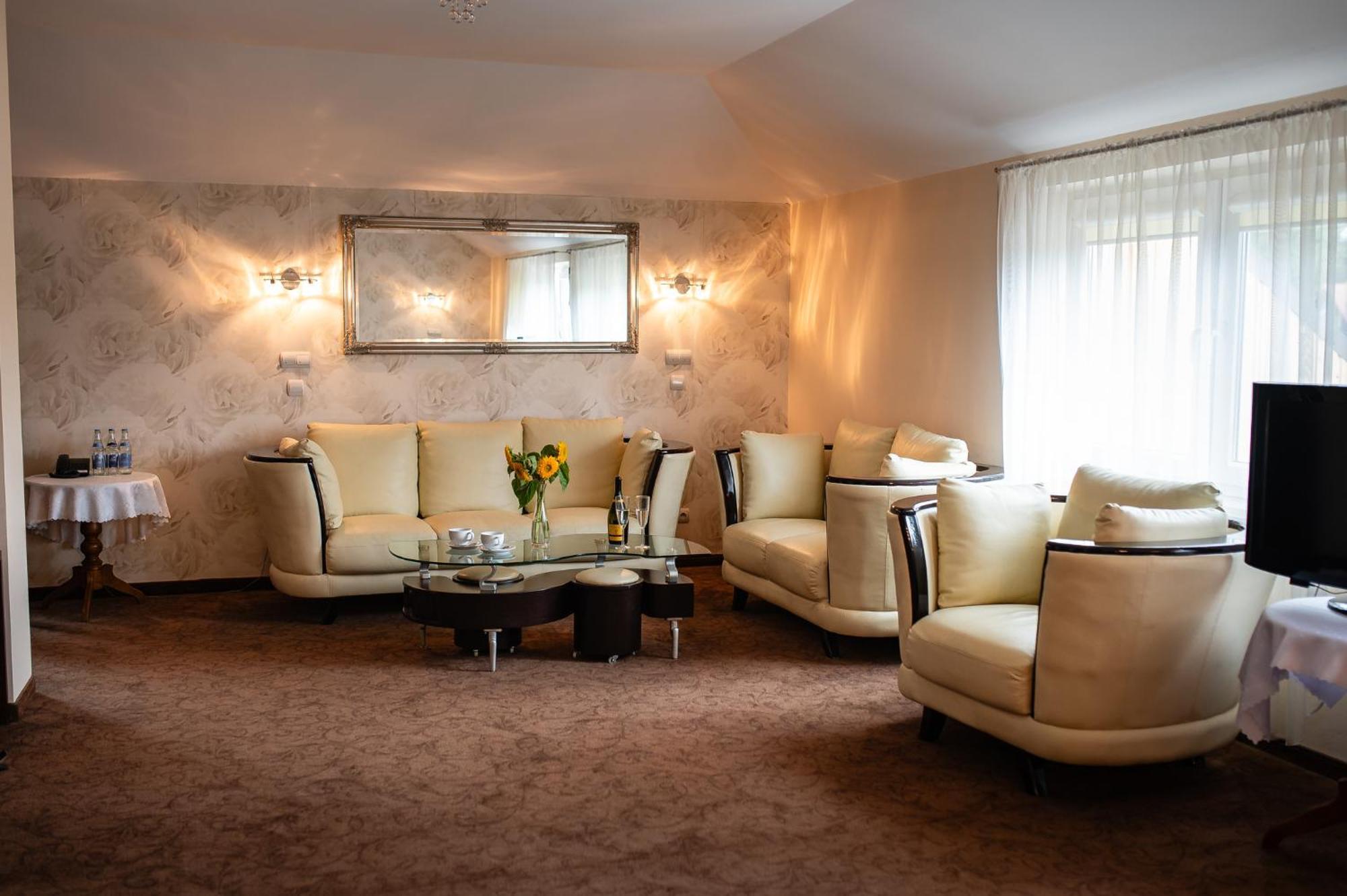 Hotel Alta Brzozów Extérieur photo