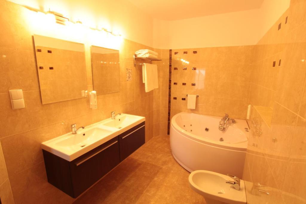 Hotel Alta Brzozów Chambre photo